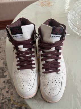 Nike a ma maniere retro High-Top Sneakers in Cream with Burgundy Laces